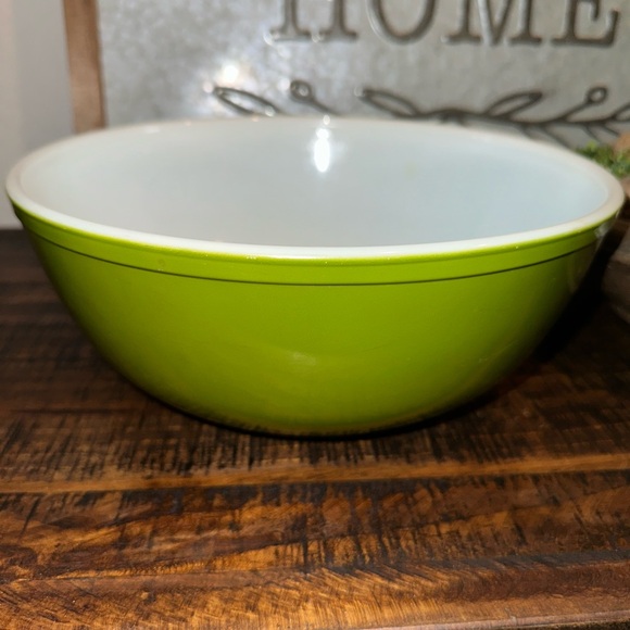 Vintage Pyrex large avocado green mixing bowl #404 4qt - Picture 2 of 5